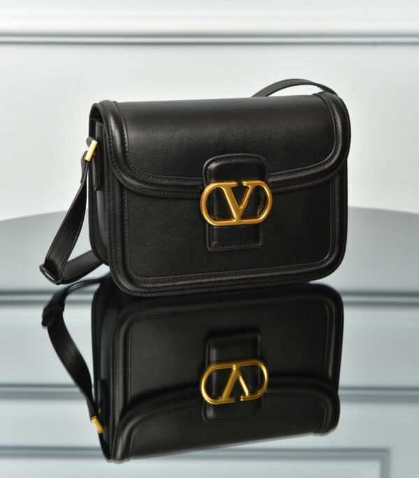 9T05 Smooth Calfskin Shoulder Bag