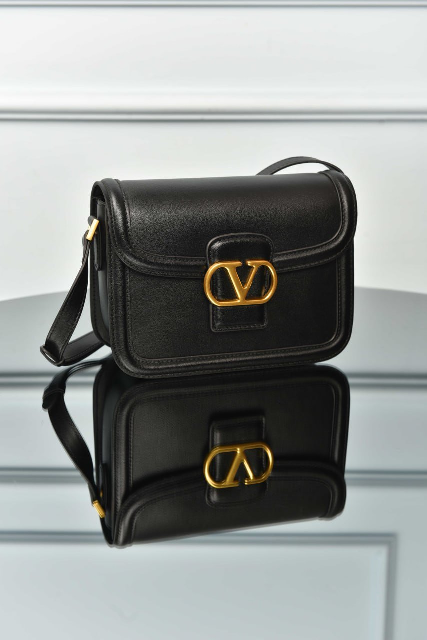 5881783817692367188 9T05 Smooth Calfskin Shoulder Bag - Image 1