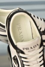 Sneaker - Image 2
