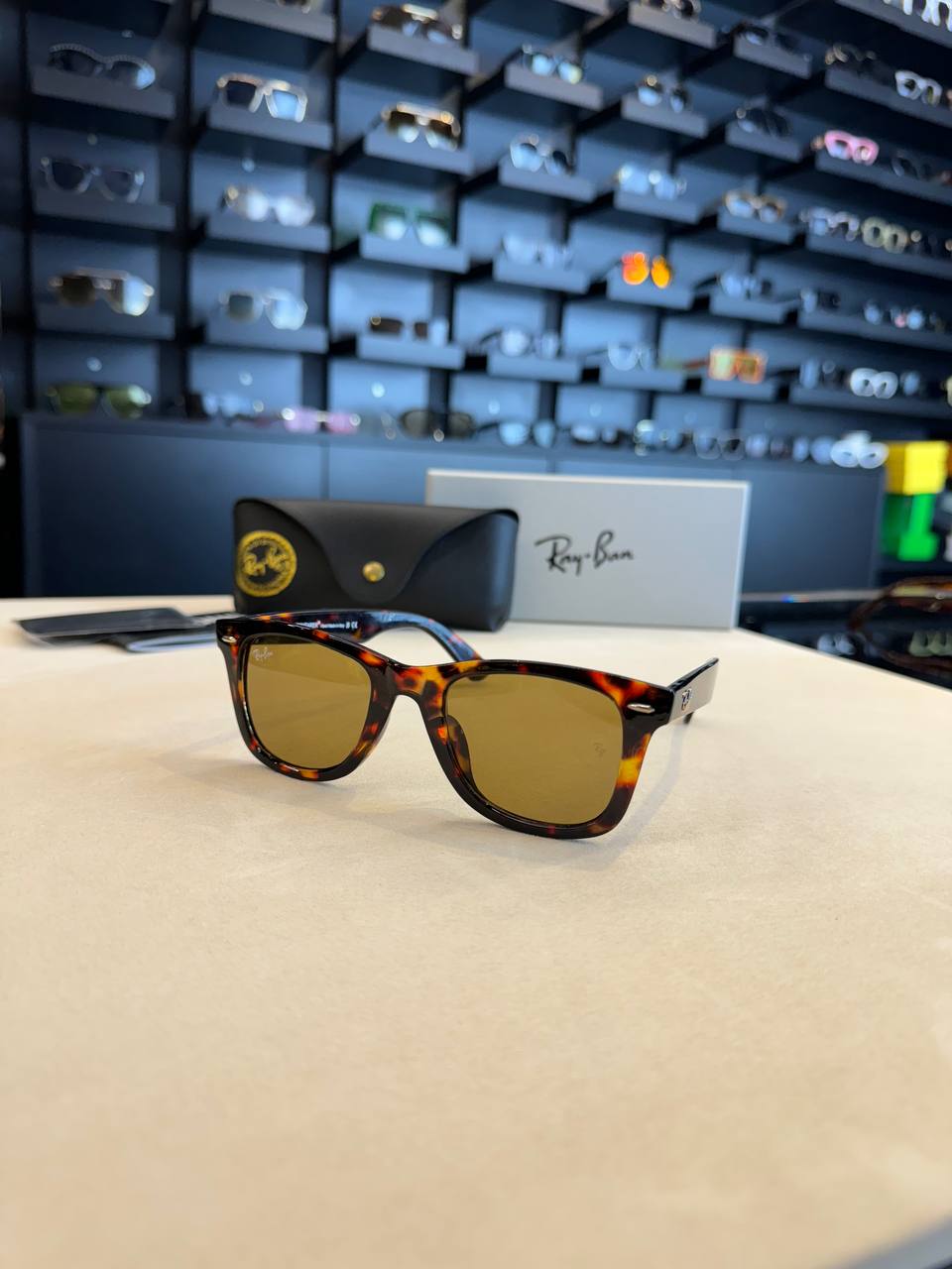 2 Glasses - Image 1