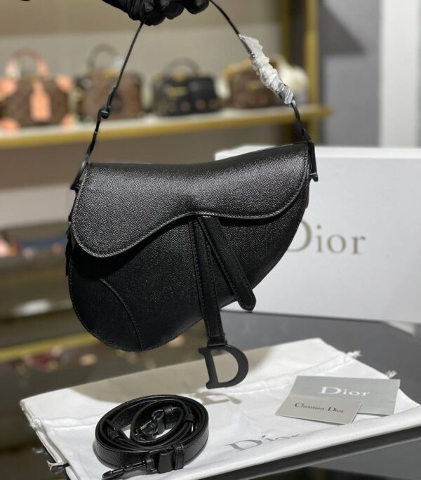 Saddle