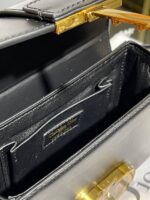 30 MONTAIGNE Box Bag - Image 6