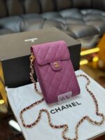 CHAIN PHONE CASE