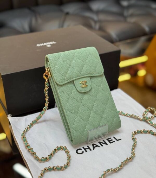 CHAIN PHONE CASE