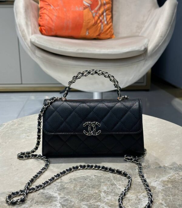 Clutch with chain