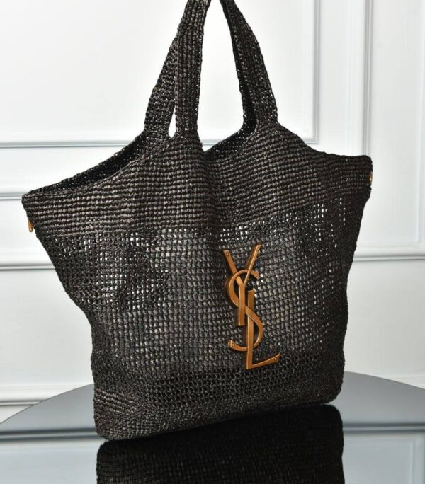 Icare in Raffia