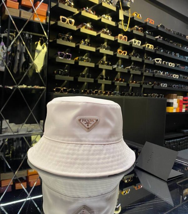 Bucket hat