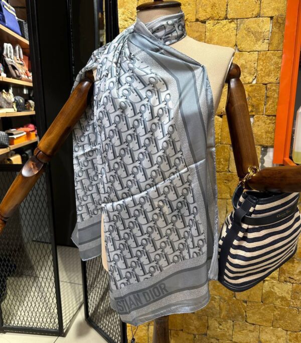 Shawl & Scarf