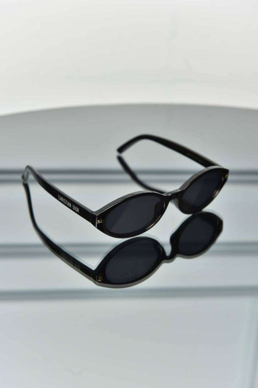 photo_6001372307261606015_y Sunglasses - Image 1