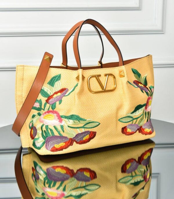 Medium Shopping Bag in Raffia with Floral Embroidery