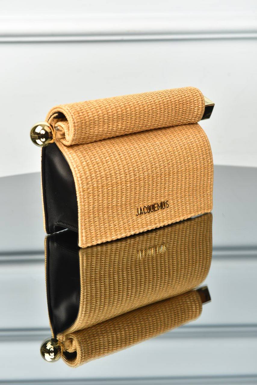 photo_5782809367257665158_y The Rond Carre Clutch - Image 1