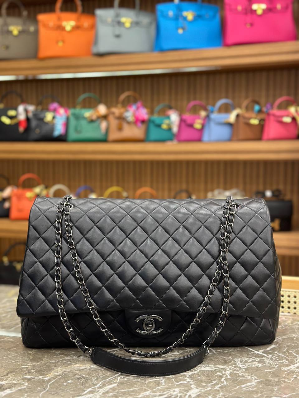 photo_5784977209050647288_y XXL Classic Travel Flap Bag - Image 1