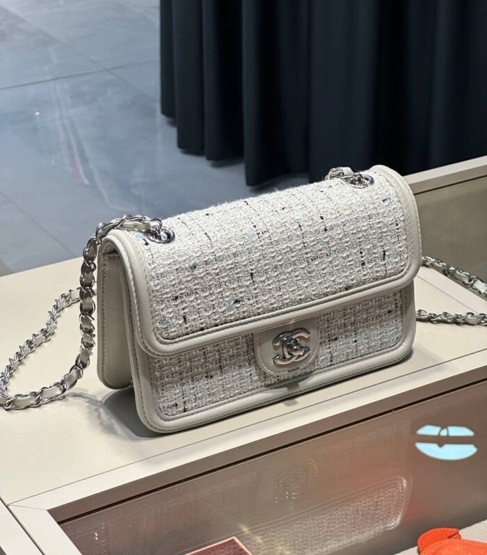 Small flap bag