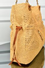 Medium Tote in Raffia - Image 4