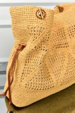Medium Tote in Raffia - Image 3